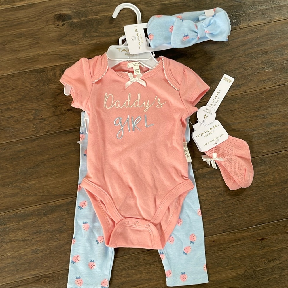 BRAND NEW - 4 pc outfit